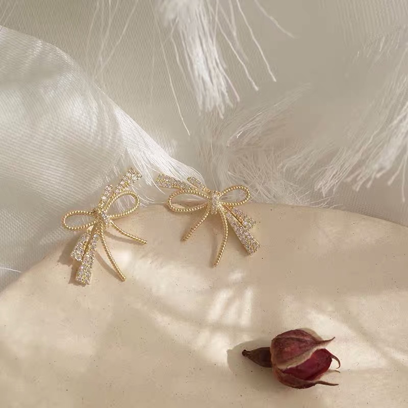 S925 Silver Needle Spring/Summer Korean sweet and light Luxury style water diamond bow stud earrings, popular niche and versatile earrings, women's pomelo ears