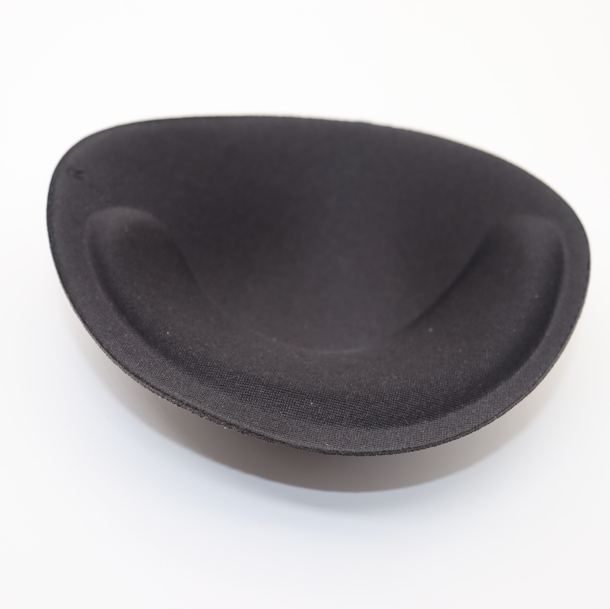 厂家直销高品质舒适服装辅料椭圆型按摩罩杯细节图