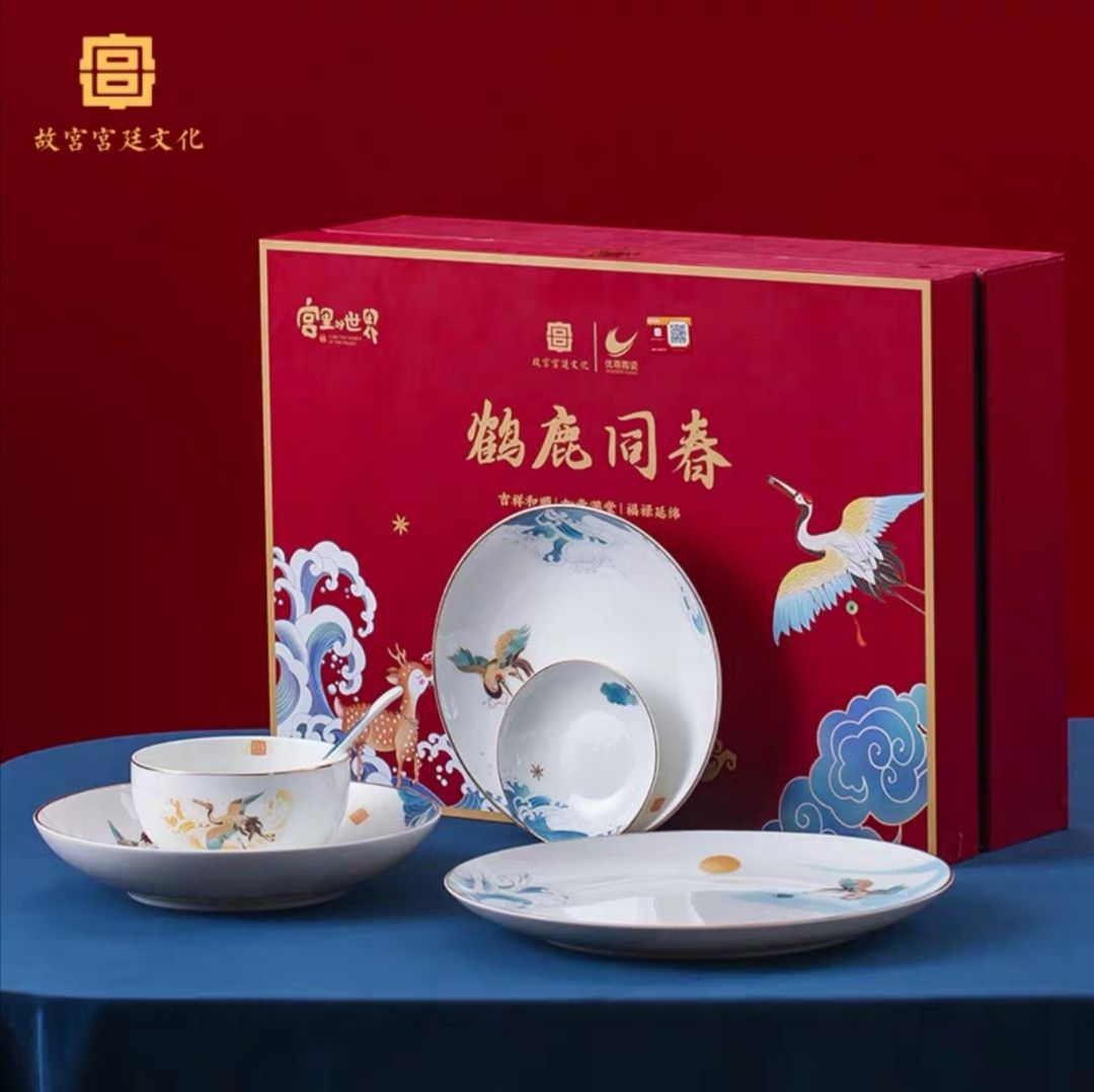 The Palace Museum's co-branded household ceramic tableware, creatively paired with new Chinese-style bone China, features a harmonious spring scene of cranes and deer Application Scenario