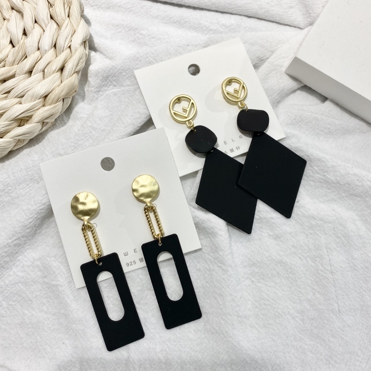 黑色系耳环细节图