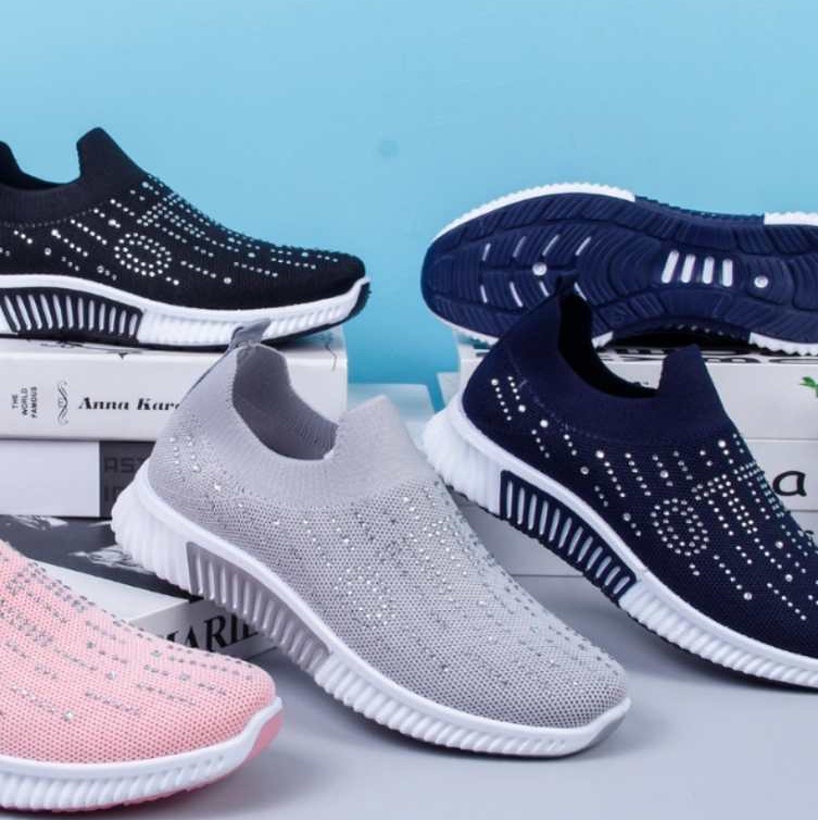 Air - permeable fly - weave ironing and drilling sneakers full figure