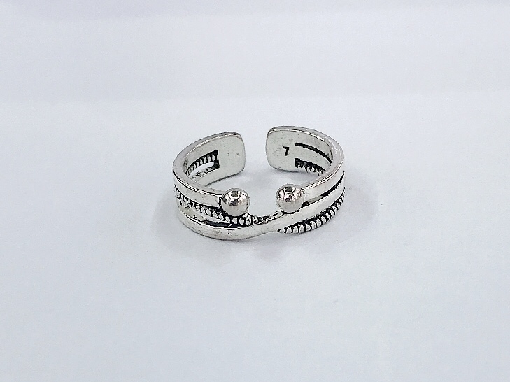 The retro ring from Taiyin is trendy, fashionable, versatile and a bestseller on Douyin. Xinmingyang