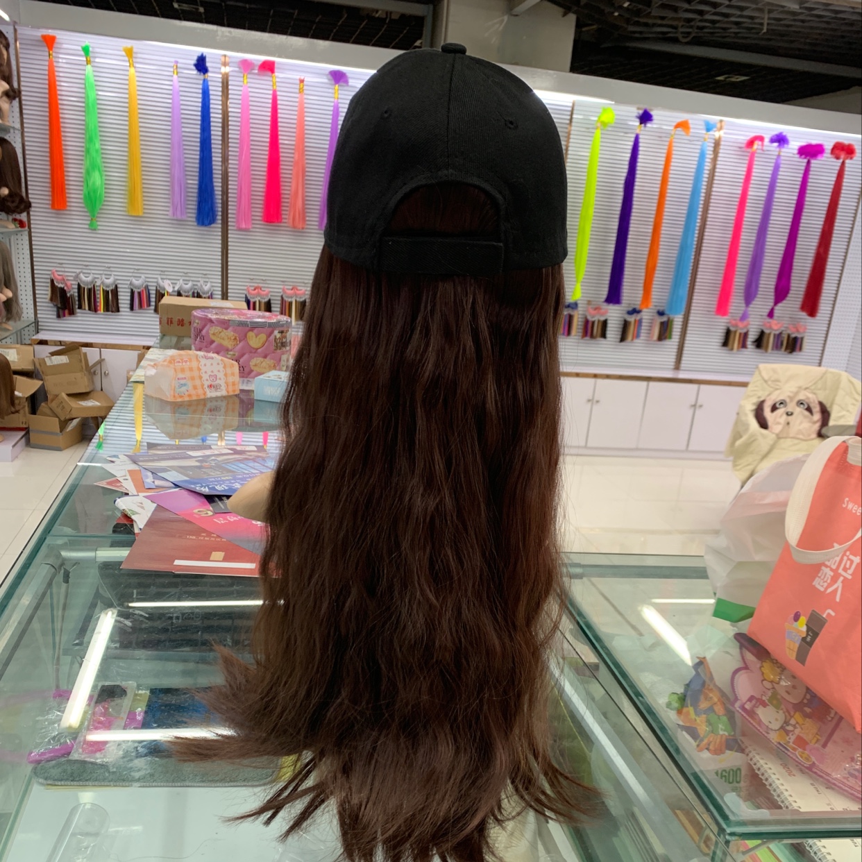 Customers provide hats. We produce wig pieces and sew them onto the hats. Ordinary high-temperature silk corn soup roll wig hats Specification image