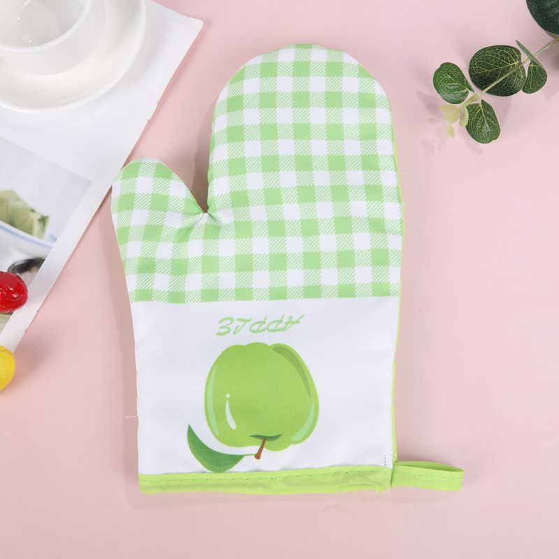 Thickened Oven Gloves Heat Resistant Hand Gloves Twill Fruit Microwave Oven Heat Insulation Gloves Wholesale Application Scenario