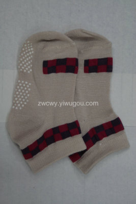 Dispensing scout ship floor socks