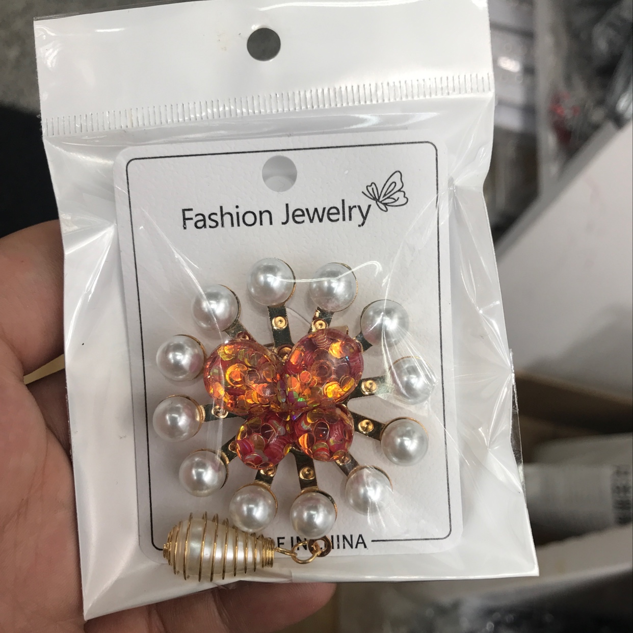 珍珠胸花！