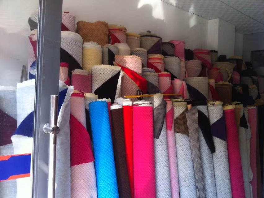 Business: Various medium and high-end flocked fabrics, felt fabrics, suede fleece, Italian fleece, sequins, linen fabrics, velvet, diamond fleece, faux leather fleece, corduroy, double-sided fleece, ice flower fleece, Dutch fleece