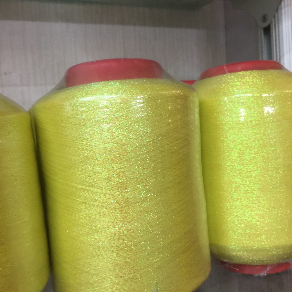 Extra fine gold and silver nylon and polyester, single package, double package, embroidery thread, uses (stockings, underwear, gloves, scarves, hats, wool yarn, headbands, etc.) 77 # yellow wrapped white seven-color