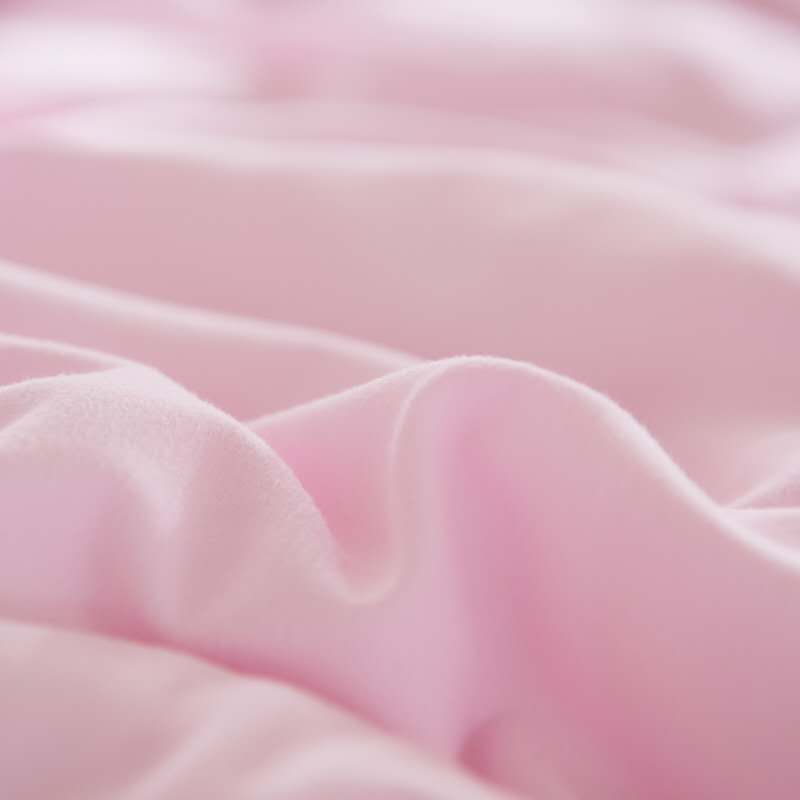 Simple honey-washed cotton soft winter quilt detail image 3