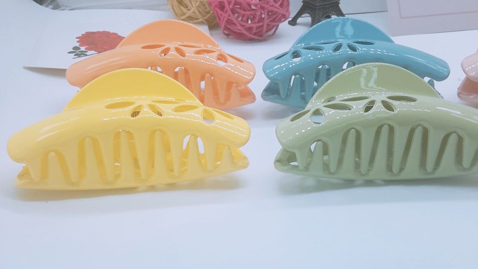 Baoguang Japanese and Korean trendy fashion grabbers, solid color glitter pink hot diamond medium-sized hair clips, boutique store, Middle Eastern best-selling bath clips Specification image