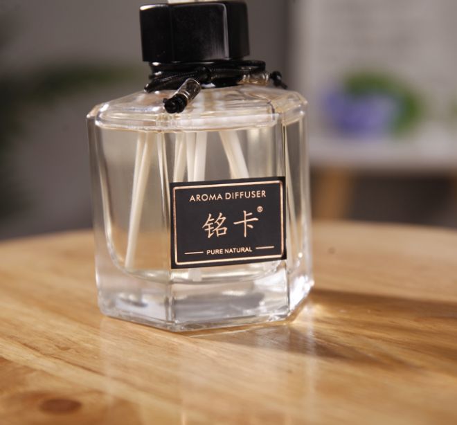 Flameless aromatherapy essential oil, home bedroom room perfume, air freshener, long-lasting fragrance, toilet deodorization details Picture