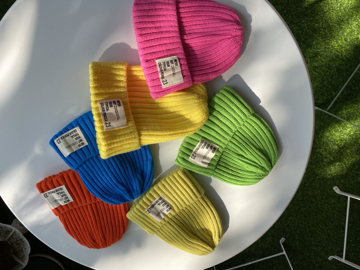Knitted cap with fabric label Specification image