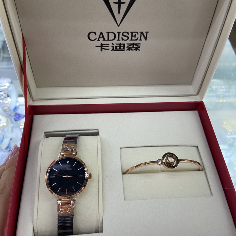 The new Cardison watch is a trendy and fashionable waterproof quartz watch