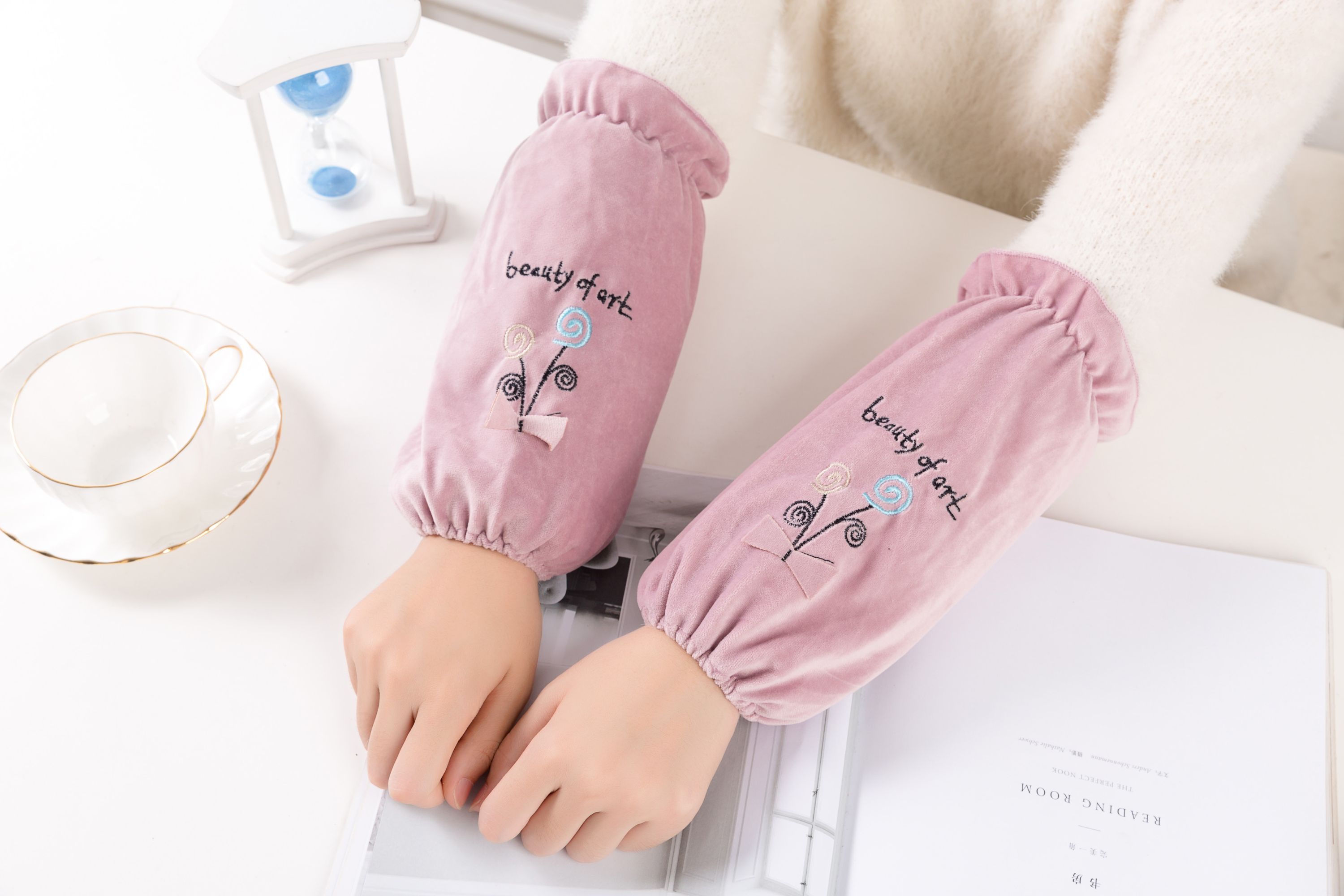 Medium Plush Sleeve details Picture