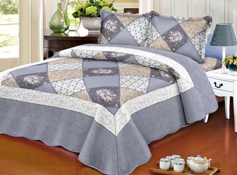 Three-piece set of color-blocked bed covers