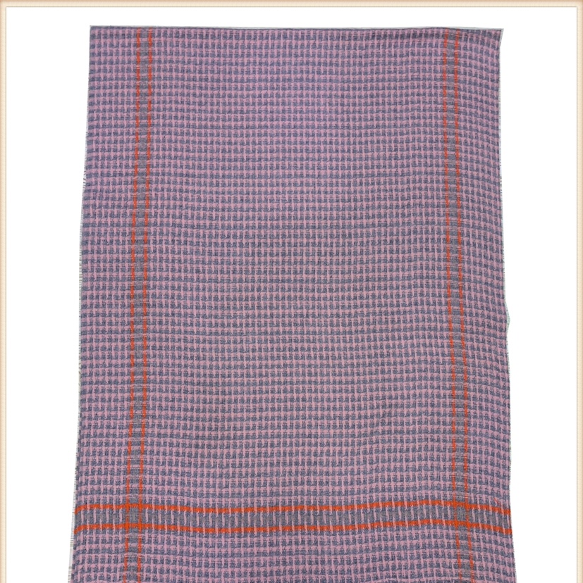Quill yarn-dyed plinth