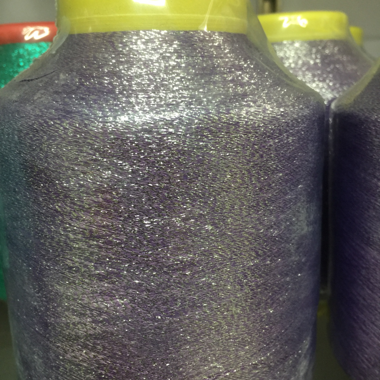 Extra fine gold and silver nylon and polyester, single wrap, double wrap, embroidery thread, uses (stockings, underwear, gloves, scarves, hats, wool yarn, headbands, etc.) 128 # purple wrapped silver