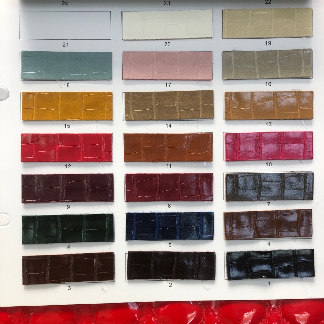 厂家直销热销新款   899  PVC皮革大量现货高中低档箱包沙发鞋材面料产品图