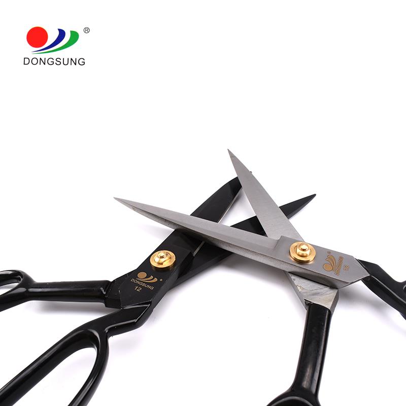 Sewing machine accessories: DONGSUNG brand sewing scissors made in Taiwan, 11-inch tailor scissors details Picture