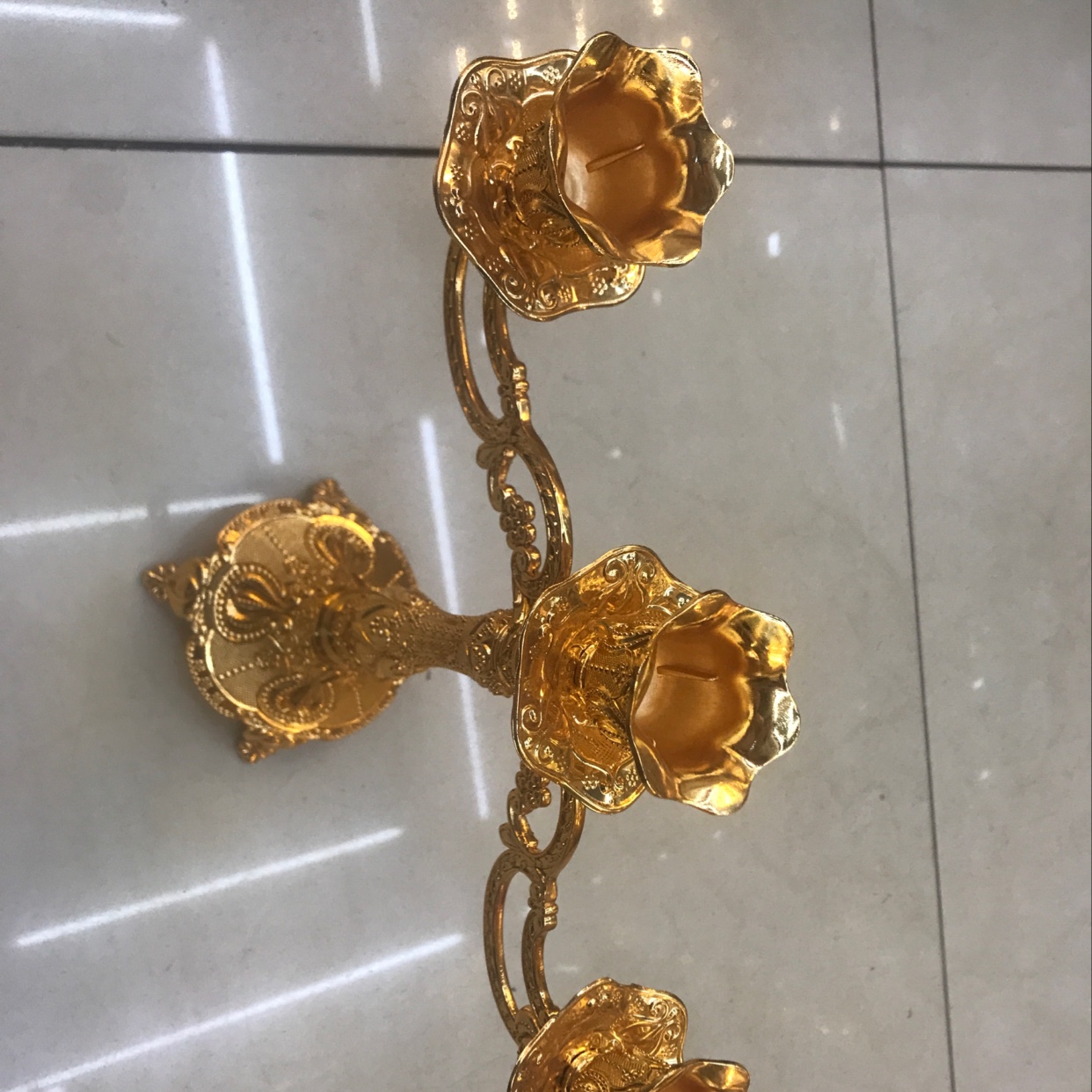 郁金香3头烛台产品图