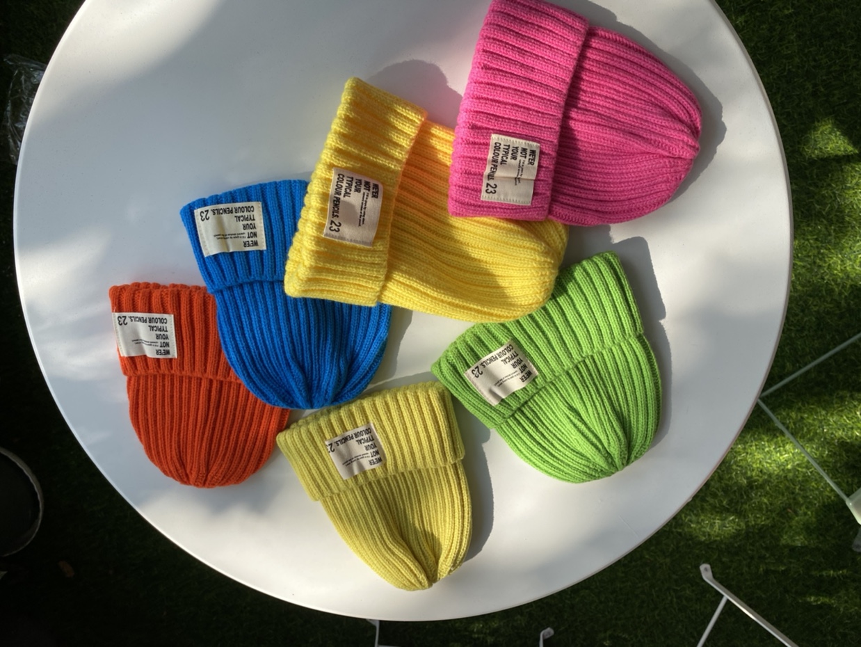 Knitted cap with fabric label details Picture