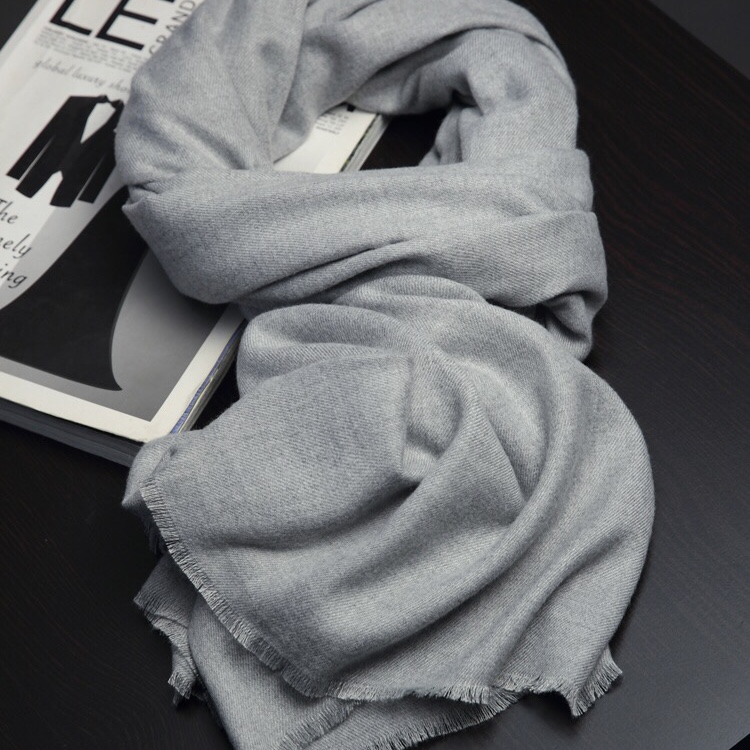 Women's Polyester Scarves Are Stylish And Versatile