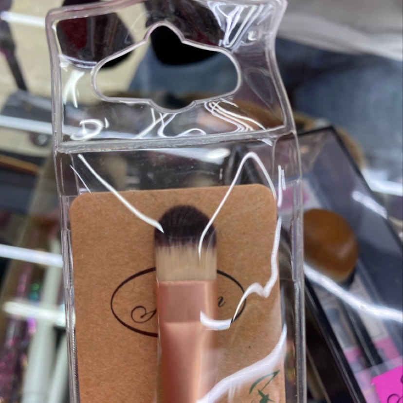Factory direct sales of best-selling portable single blush brush, highlighter brush and foundation brush Application Scenario