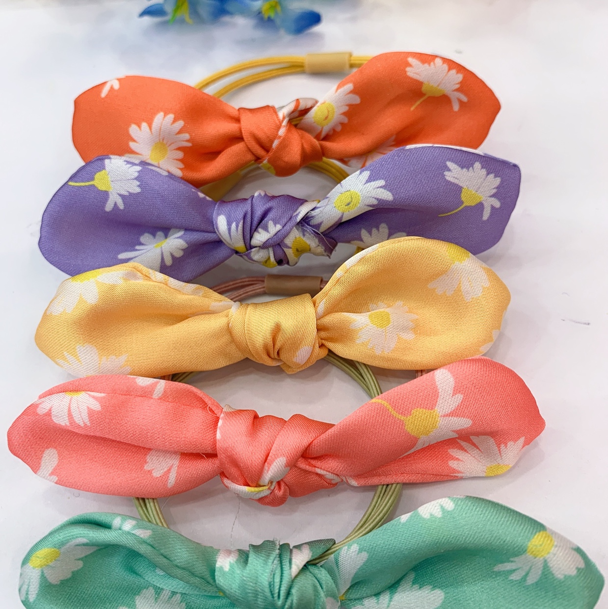 Daisy cloth ears thumbnail