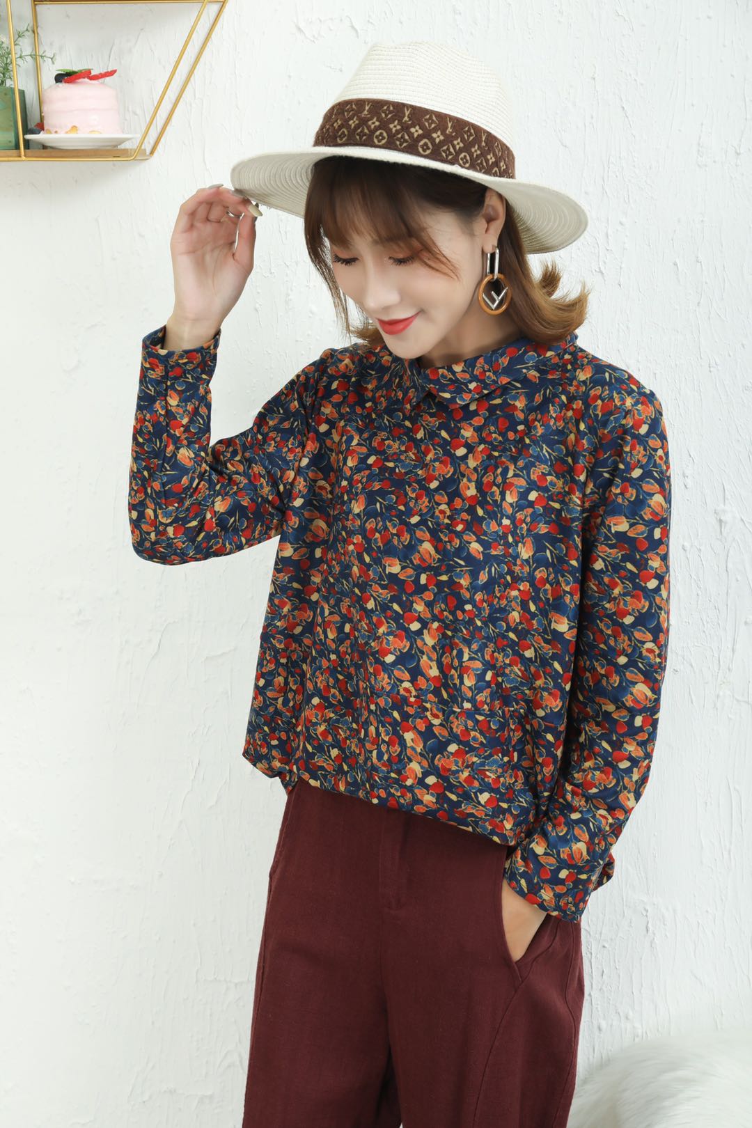 蓝花配色得体独到设计韵味十足精工裁剪