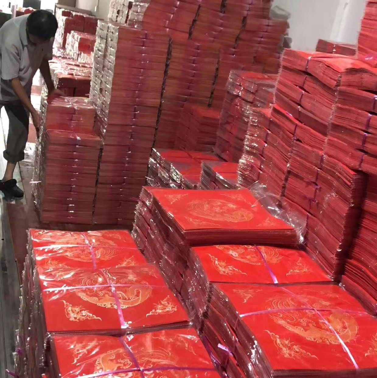 Handwritten Xuan paper gift advertisement Couplet "Fu" character red envelope gift package customization 123