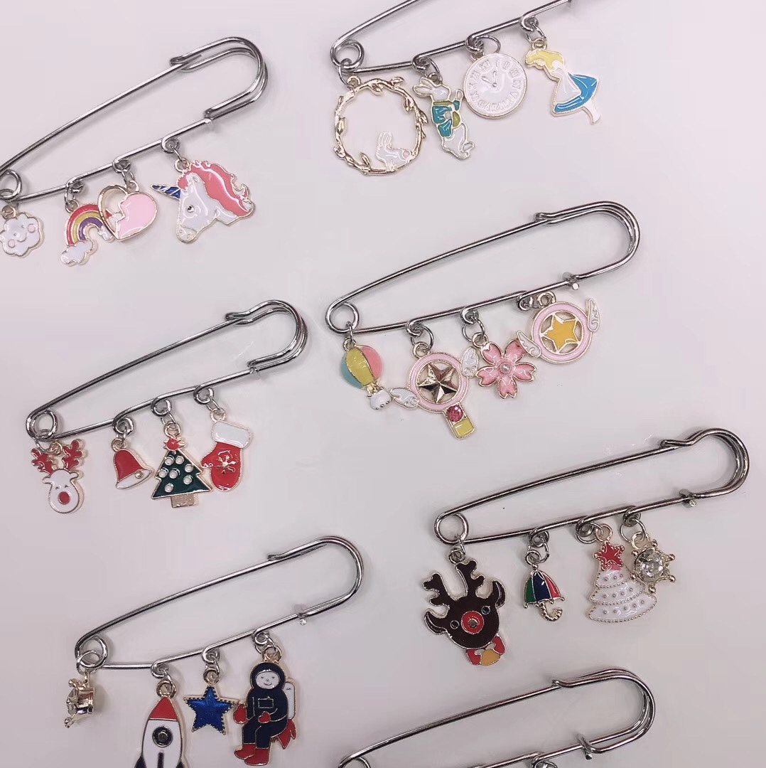 Hang accessories pin thumbnail