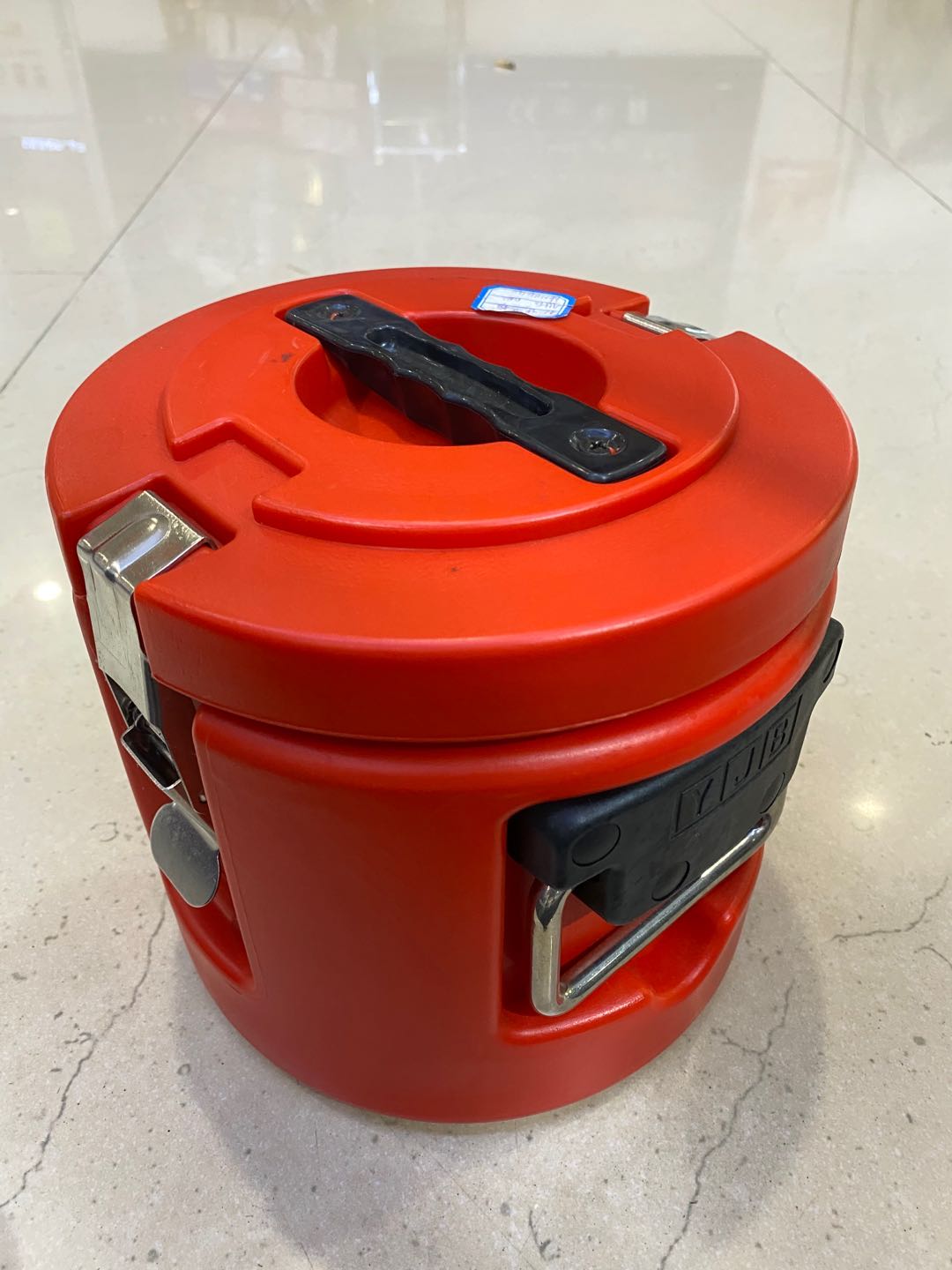 The 4L stainless steel insulated rice bucket can be kept warm for up to 48 hours