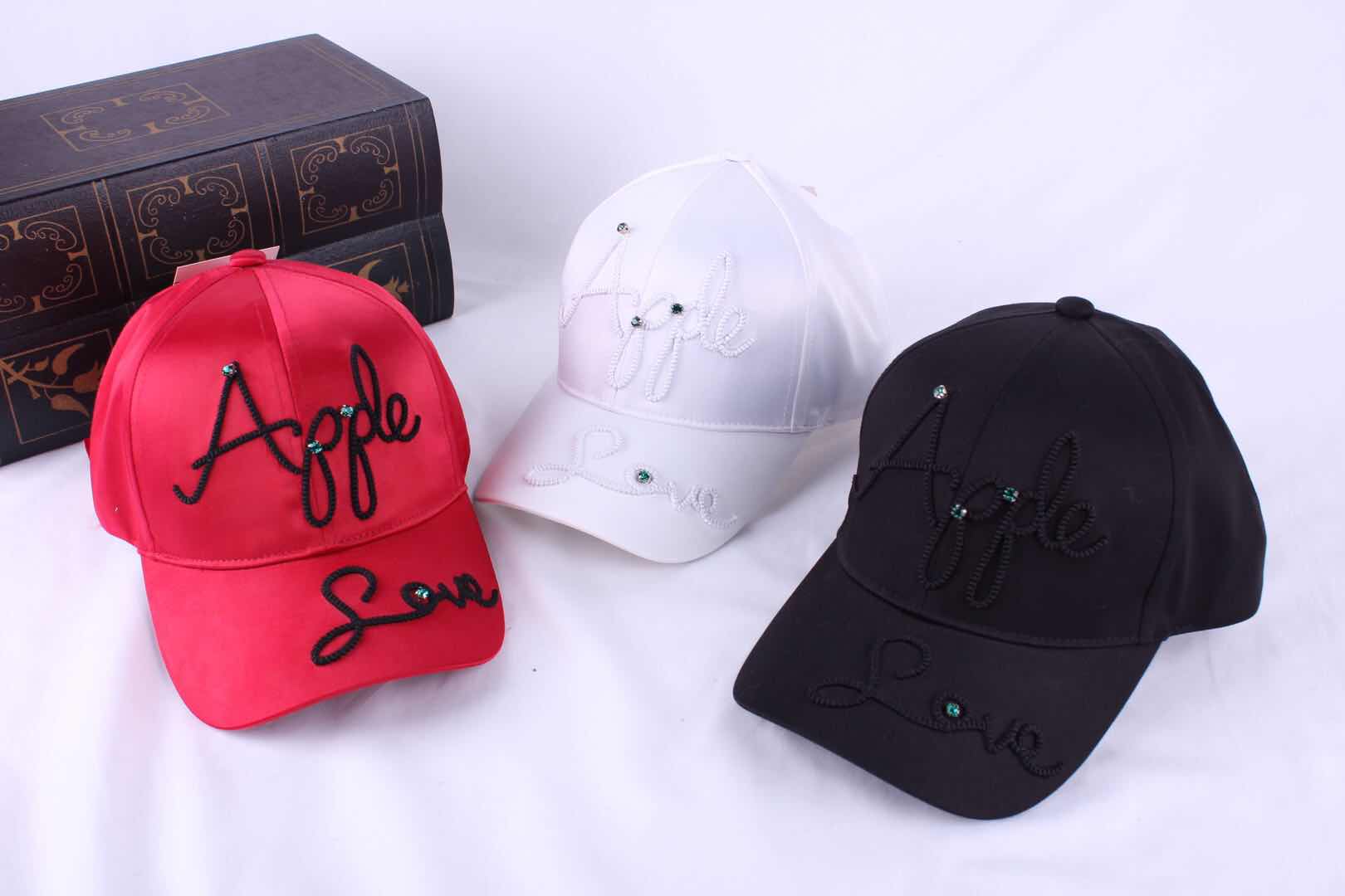 Shiny diamond baseball cap