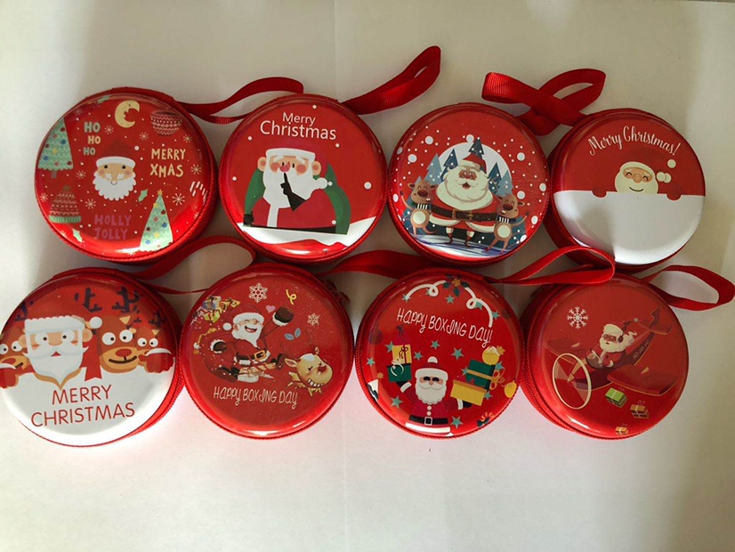 Tinplate Christmas Zero wallet headphone pack