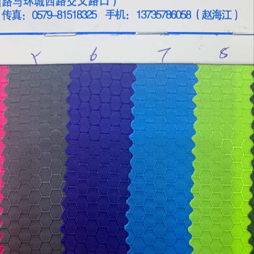 厂家直销热销新款皮革大量现货高中低档箱包沙发鞋材面料小足球伏丽胶产品图