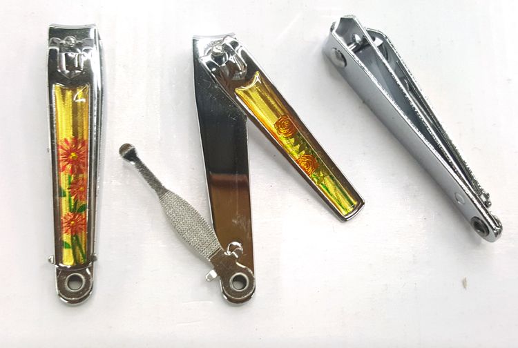 0817 Rubber flat nail clippers, medium and large-sized nail clippers, one-yuan and two-yuan wholesale at hardware and general merchandise stores detail image 2