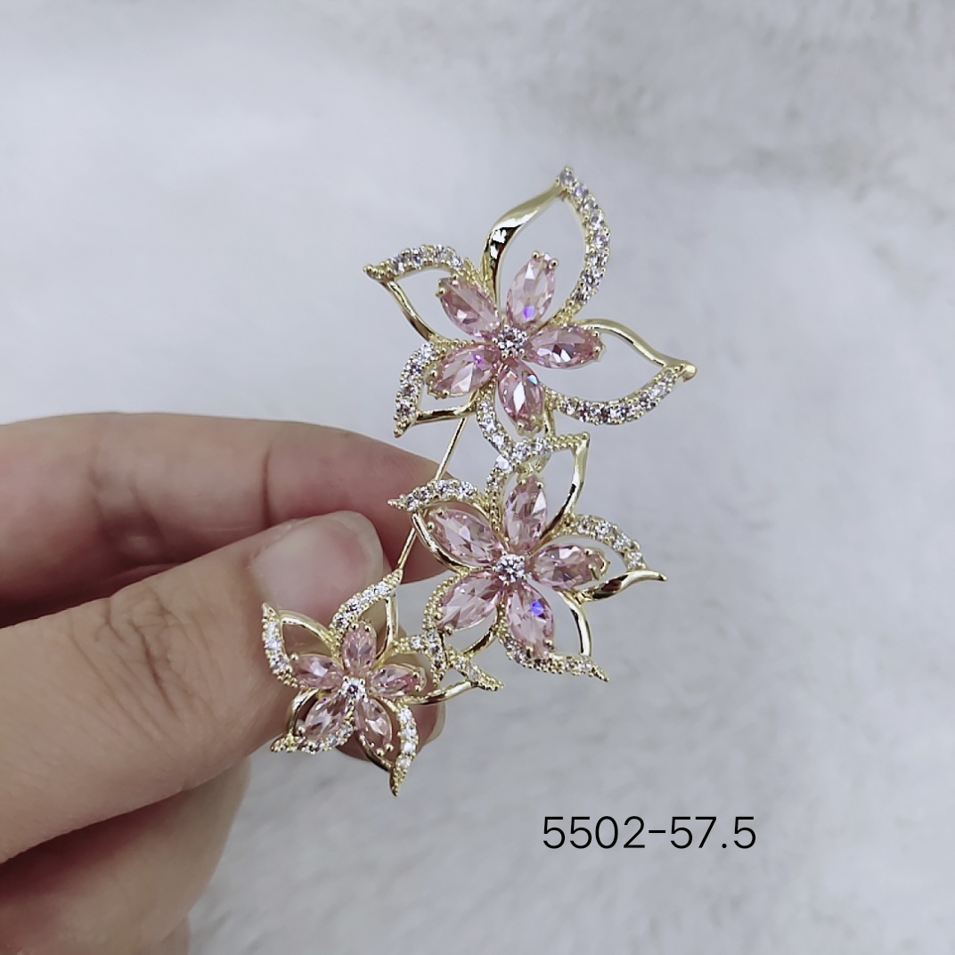 Elegant and noble flower brooch