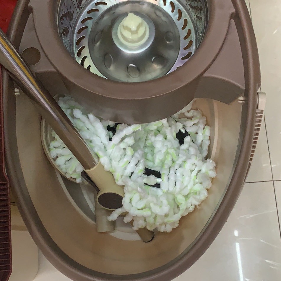 手持好神拖 元宝桶