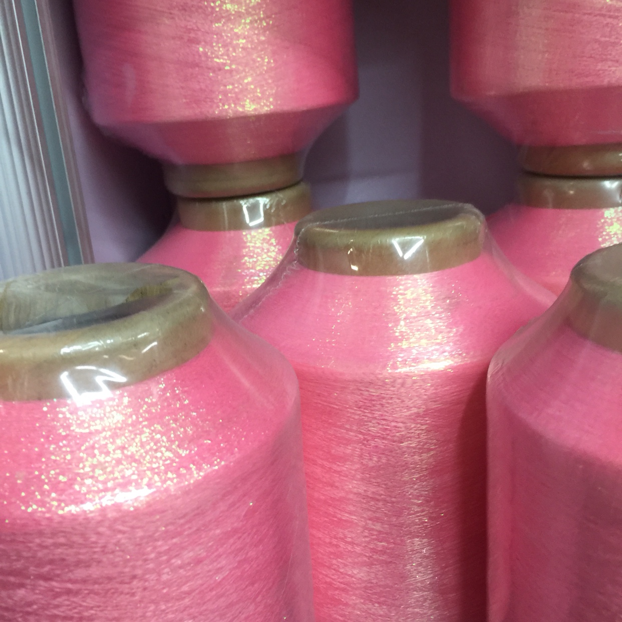 Extra fine gold and silver nylon and polyester, single package, double package, embroidery thread, uses (stockings, underwear, gloves, scarves, hats, wool yarn, headbands, etc.) 81 # pink-wrapped white seven-color