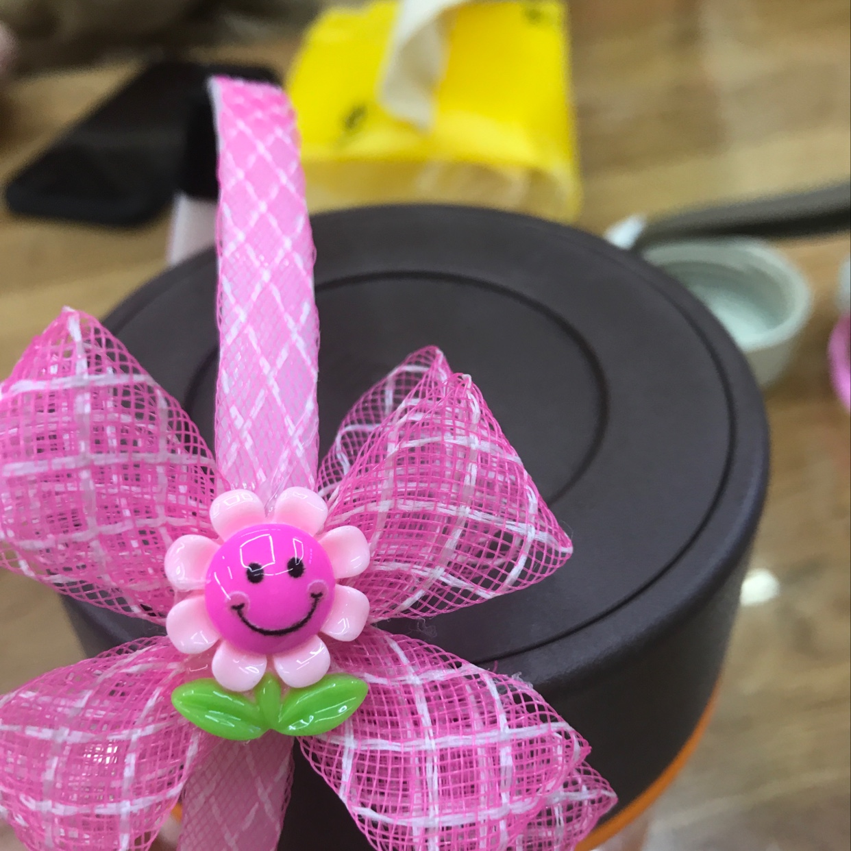 Resin jewelry, handicraft accessories, headdress, decoration
Smiling flower