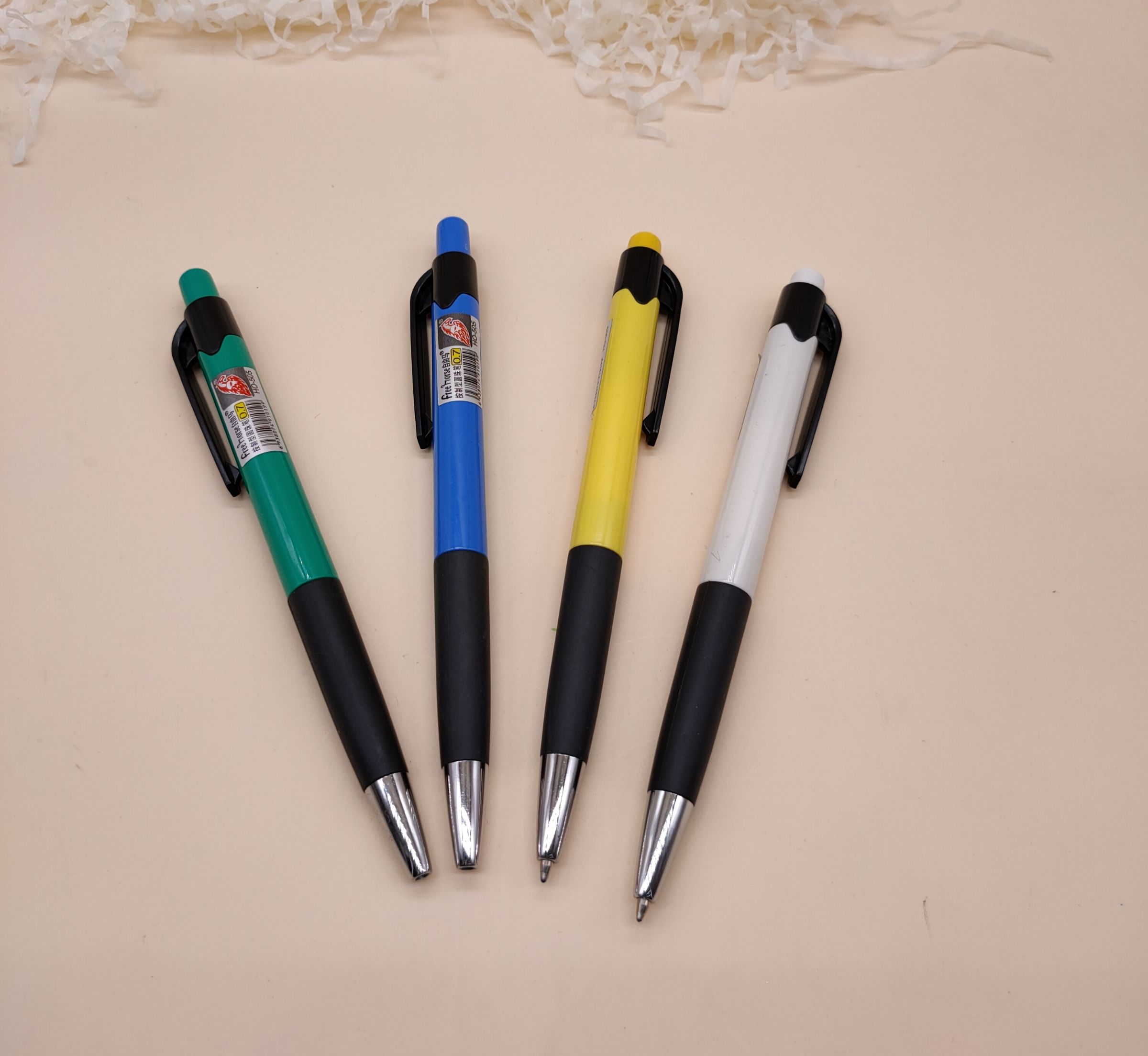 Blue ball-point pen pressed in oil and soft glue to shake the ball-point pen Item Picture