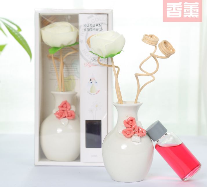 Liquid aroma diffuser bottle deodorizing flameless aroma diffuser bottle with dried flowers