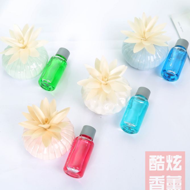 Flameless aromatherapy essential oil set, square bottle rattan Aromatherapy air Freshener Application Scenario