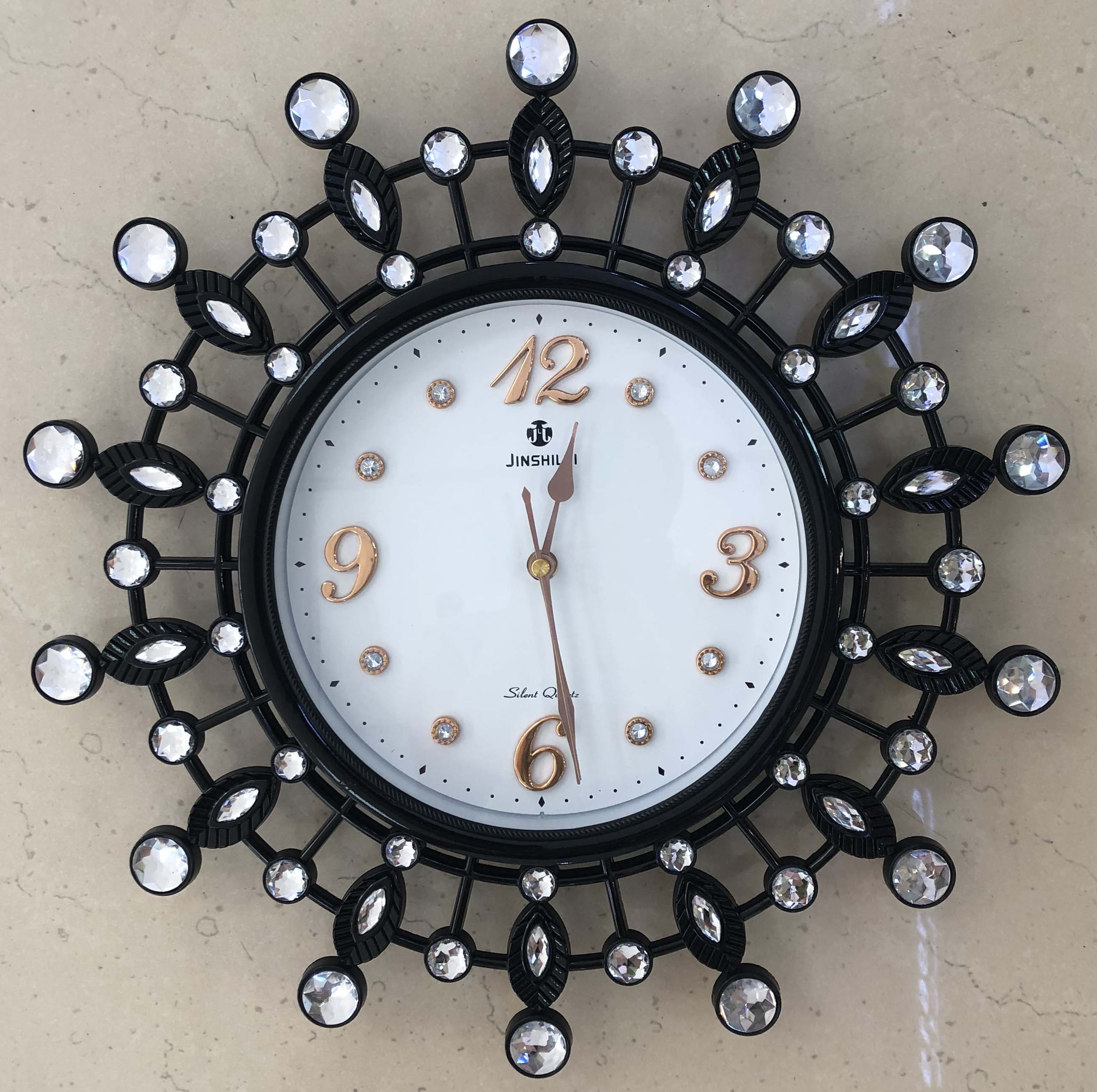 Modern craftsmanship wall clock silent scanning diamond-shaped block clock face details Picture