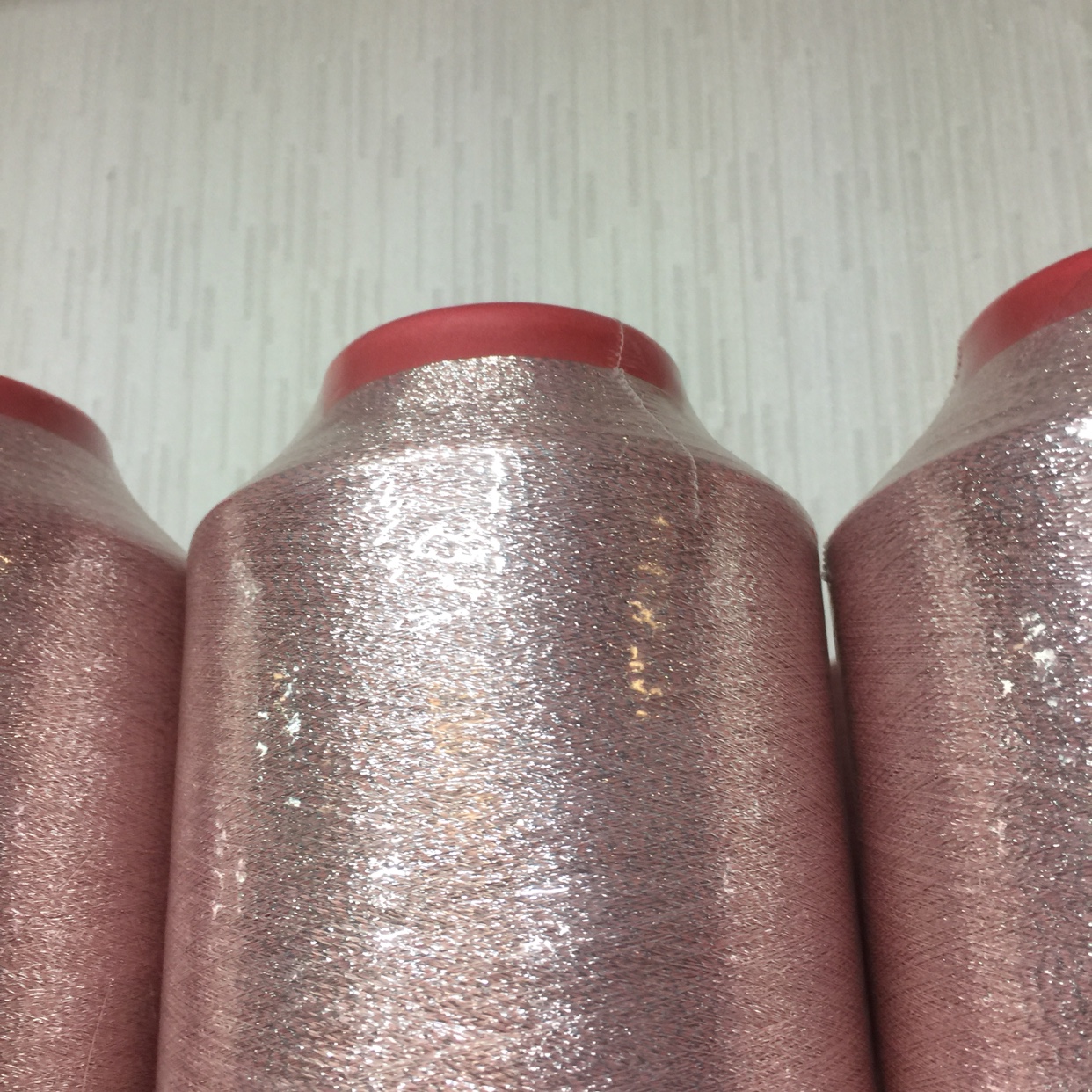 Extra fine gold and silver nylon and polyester, single package, double package, embroidery thread, uses (stockings, underwear, gloves, scarves, hats, wool yarn, headbands, etc.) 109 # white package light pink