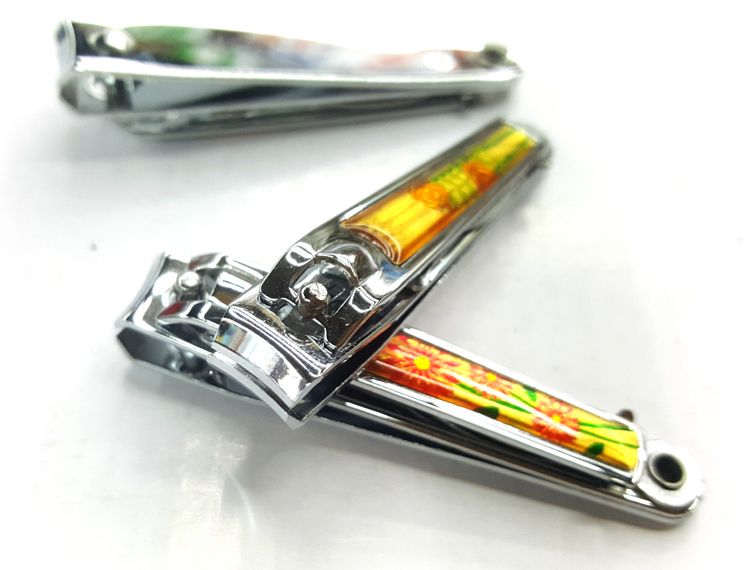 0817 Rubber flat nail clippers, medium and large-sized nail clippers, one-yuan and two-yuan wholesale at hardware and general merchandise stores detail image 3