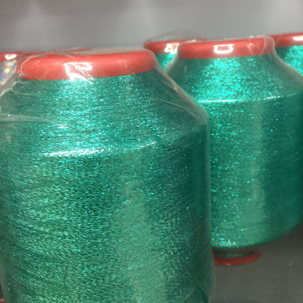 Extra fine gold and silver nylon and polyester, single package, double package, embroidery thread, uses (stockings, underwear, gloves, scarves, hats, wool yarn, headbands, etc.) 46 # green Extra fine gold and silver nylon and polyester, single package, double package, embroidery thread, uses (stockings, underwear, gloves, scarves, hats, wool yarn, headbands, etc.) 46 # green