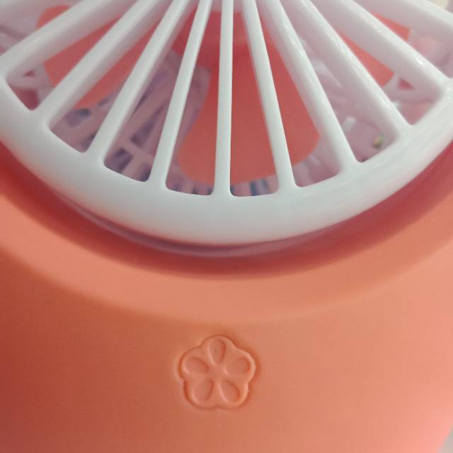 Pure white electric fan mini small electric fan detail image 2