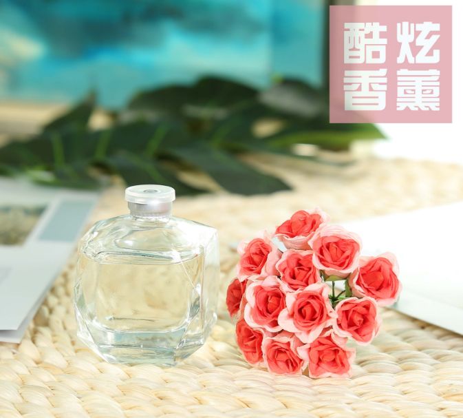 Aromatherapy essential oils can purify and freshen the air in rooms and bedrooms, and remove odors and unpleasant smells in bathrooms and toilets Application Scenario