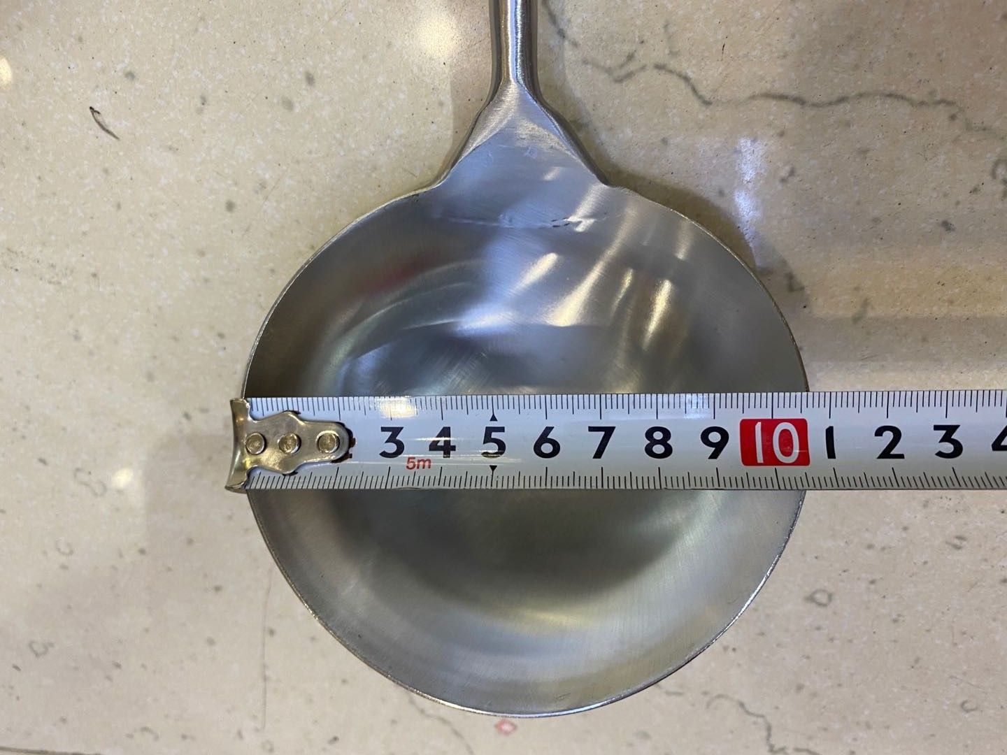 Stainless steel long-handled soup spoons, kitchenware, household large soup spoons, hot pot spoons, porridge spoons, spatulas with long handles detail image 3